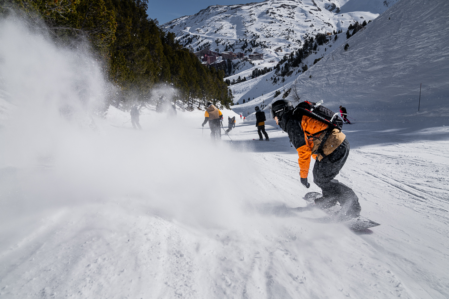 Snowboarder op de piste
